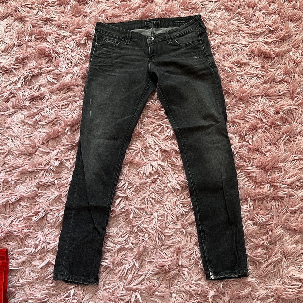 Guess women’s denim skinny jeans. Size 29 Great Condition. Non smoking household